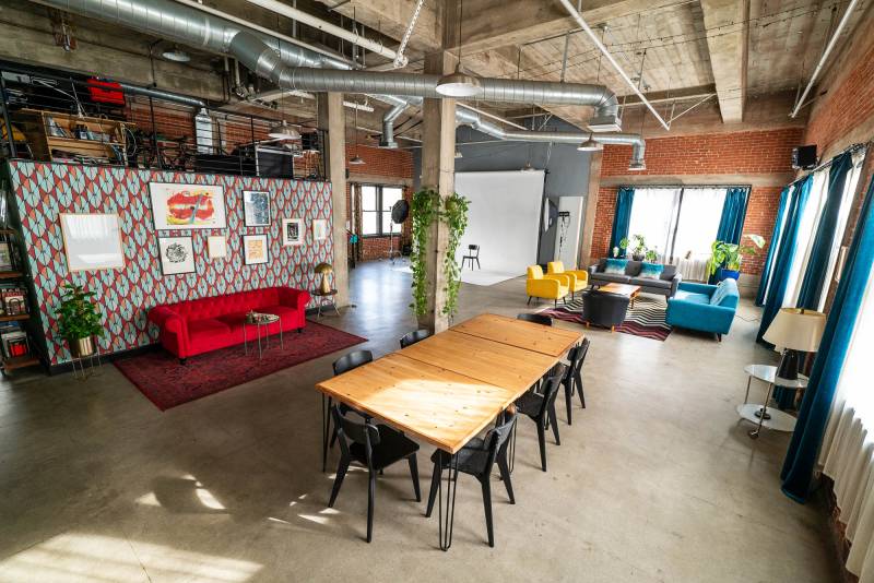 Rental of a spacious and modern loft in Los Angeles for professional photo and video shoots