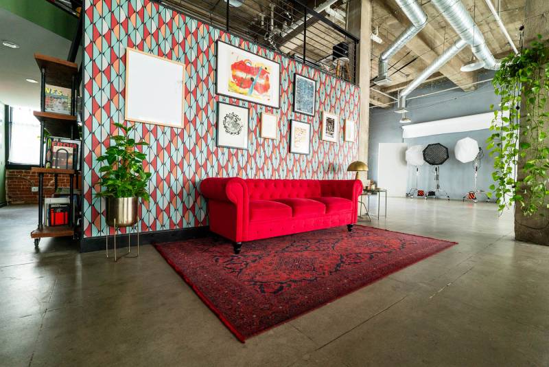 Loft available for rent ideal for professional photoshoots located in Los Angeles, France