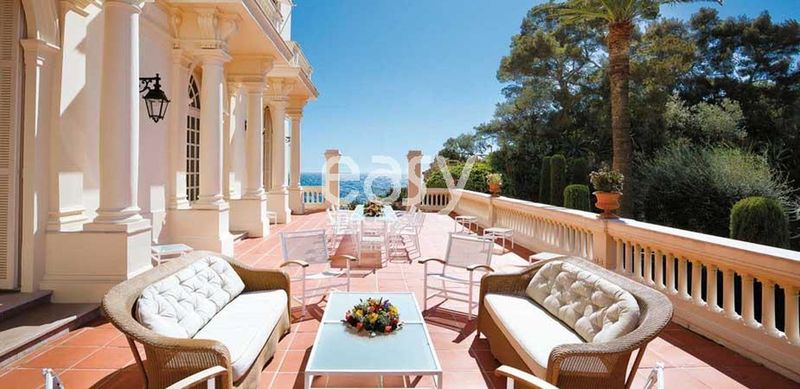 Villa rental with jacuzzi available for exclusive private receptions in the beautiful region of PACA