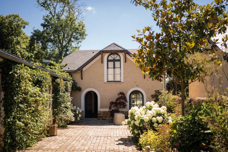 rental location of a scenic set for a photoshoot in Paris FRANCE