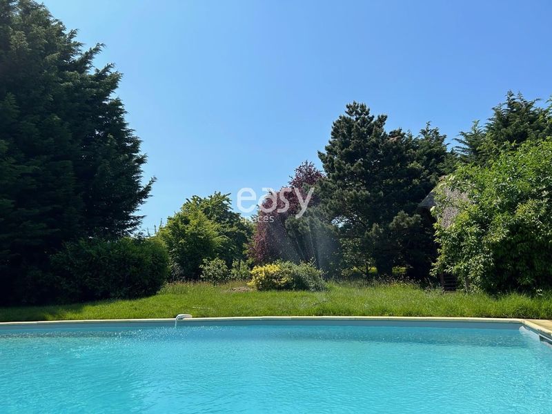 Location of a house with a swimming pool in Normandy, France, ideal for photo shoots and filming sessions