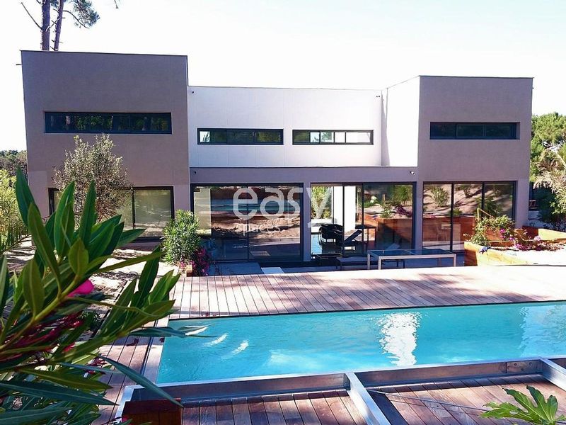 Contemporary modern house designed specifically for professional photo production in Arcachon