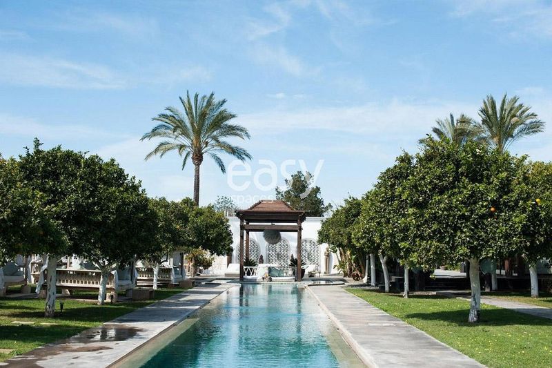 suggesting an appropriate and suitable filming location for the production