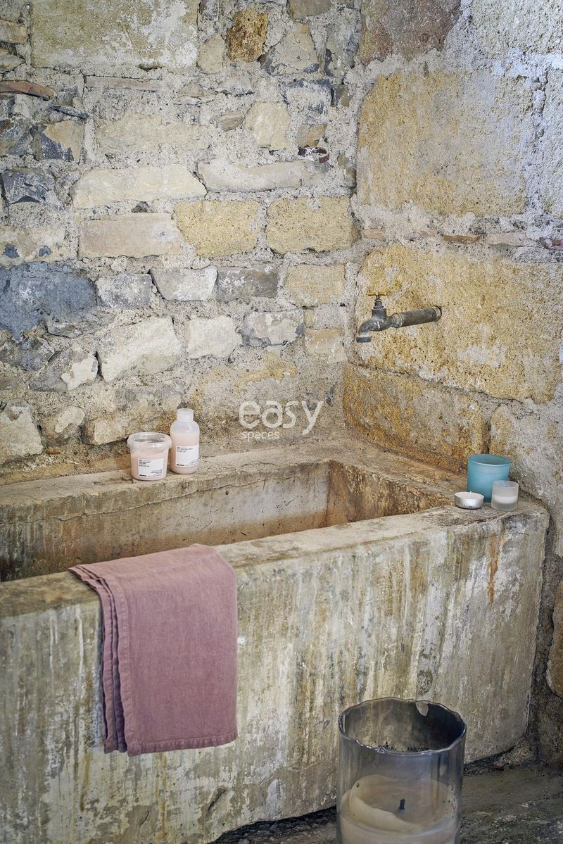 stone farmhouse suitable for taking high quality photographs