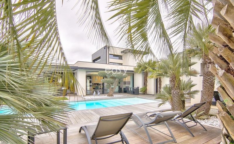 Offer my house to be used as a filming location for a movie or television production in FRANCE