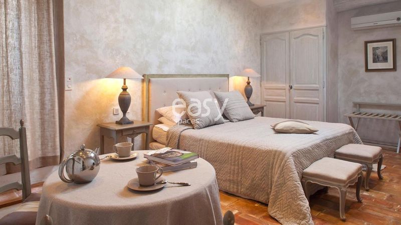 Photo shoot decoration in the picturesque Luberon region for stunning visual effects