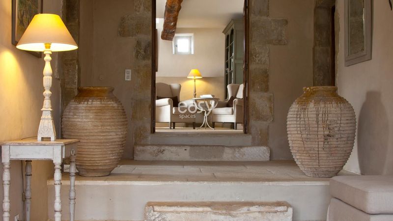 Rent a large historic building suitable for filming a high-quality advertising spot in the picturesque Luberon region located in the south of France