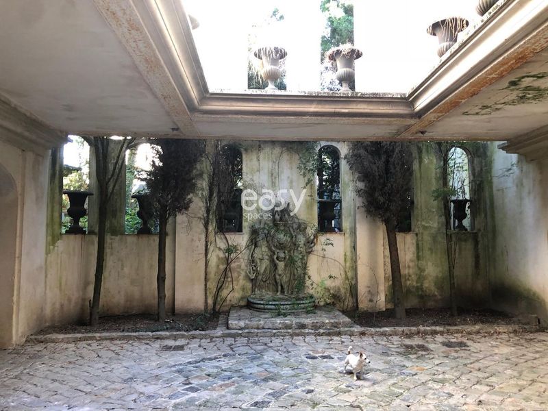 unique and unusual shooting location place in Paris for exceptional photo sessions