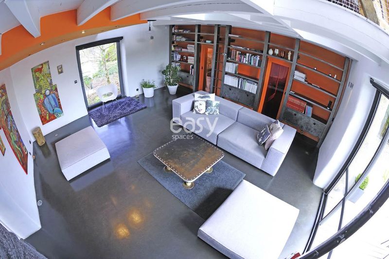 to suggest a potential filming location suitable for production purposes