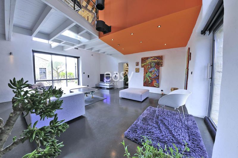 Places and various scenic locations throughout the city of Nantes