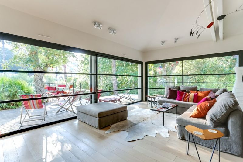 renting your house for a photo shoot location in the Gironde region