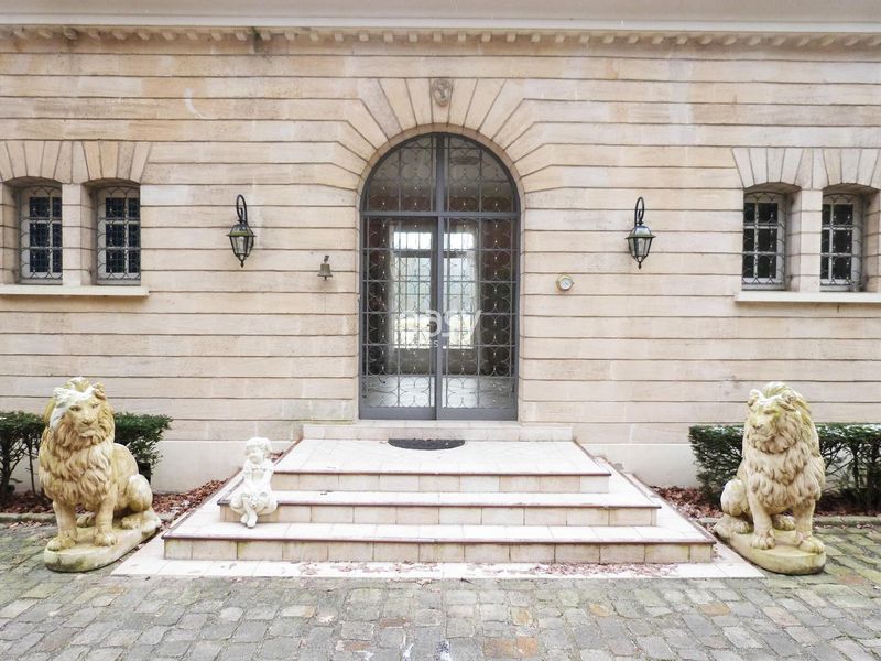 Filming locations situated in the immediate vicinity of the beautiful city of Versailles