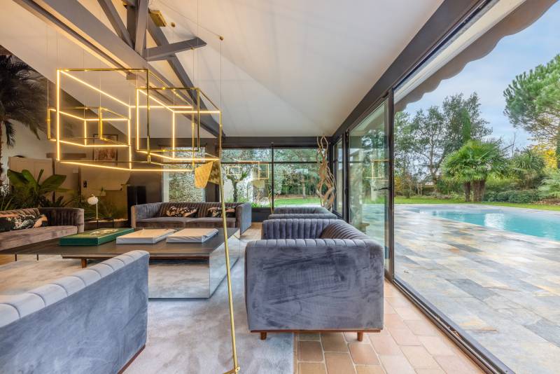 Shooting Location Set in the Beautiful City of Nantes, FRANCE