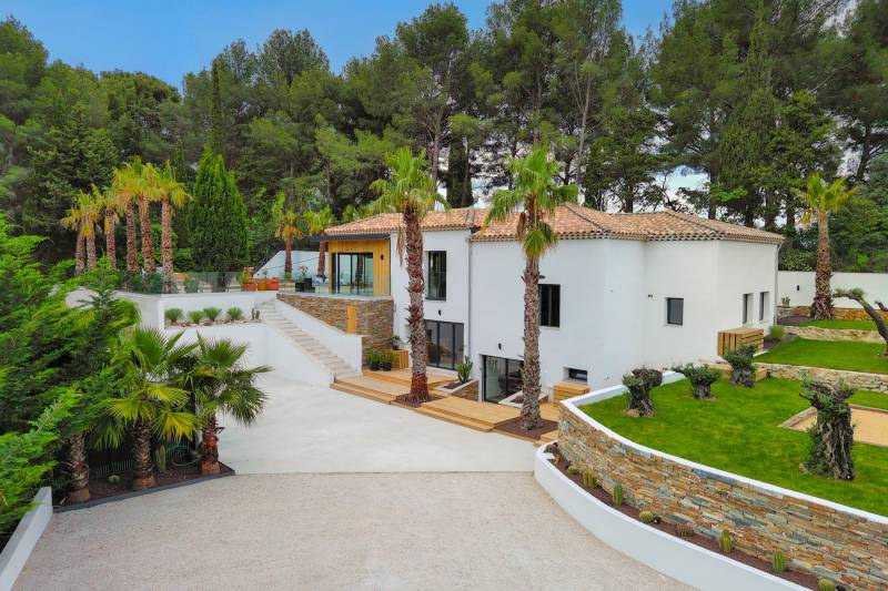 France agency specializing in locations for photo shoots and filming productions