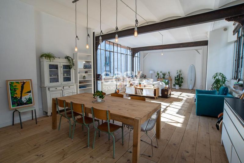 Spacious and Modern Industrial Loft Ideal for Professional Photoshoots in Paris