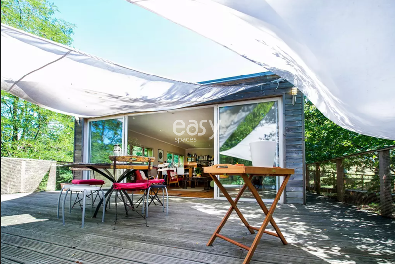 Filming location in the beautiful and historic city of Bordeaux