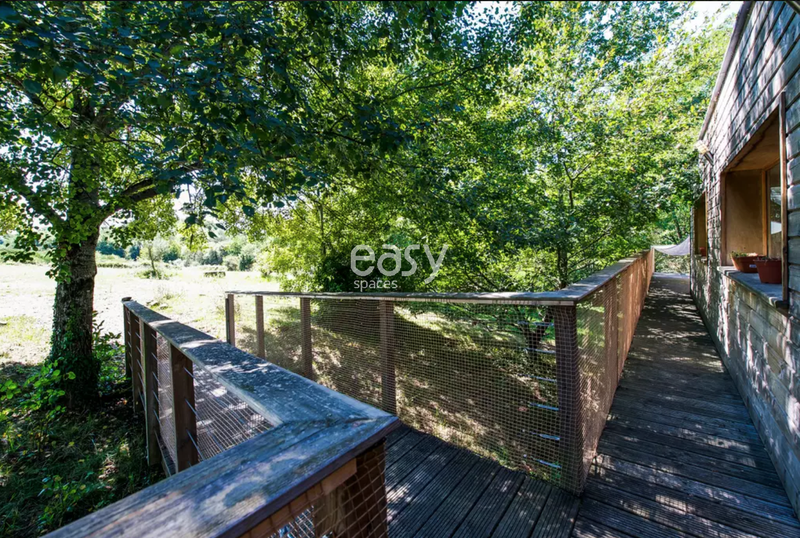 decor available for rent in the beautiful city of Bordeaux located in the Gironde region