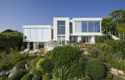 
Our area of ​​activity for this service Book Private Luxury Estates for Fashion Week Afterparties