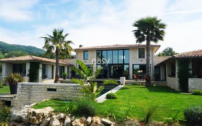 
Our area of ​​activity for this service Outdoor photoshoot locations at Luberon & the Alpilles, France : natural landscapes and architectural environments