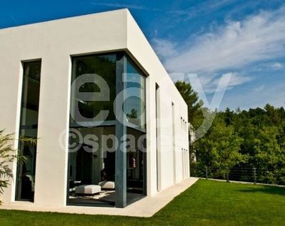 Our services in the sector of Luberon & the Alpilles, France