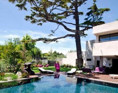 
Our area of ​​activity for this service Luxury Venues for Fashion Shows & Runway Events